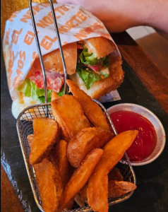 Norte Burgers en Tijuana, restaurante especializado en hamburguesas y comida casual, ideal para disfrutar de una comida con amigos o familia.