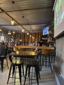 Norte Burgers en Tijuana, restaurante especializado en hamburguesas y comida casual, ideal para disfrutar de una comida con amigos o familia.